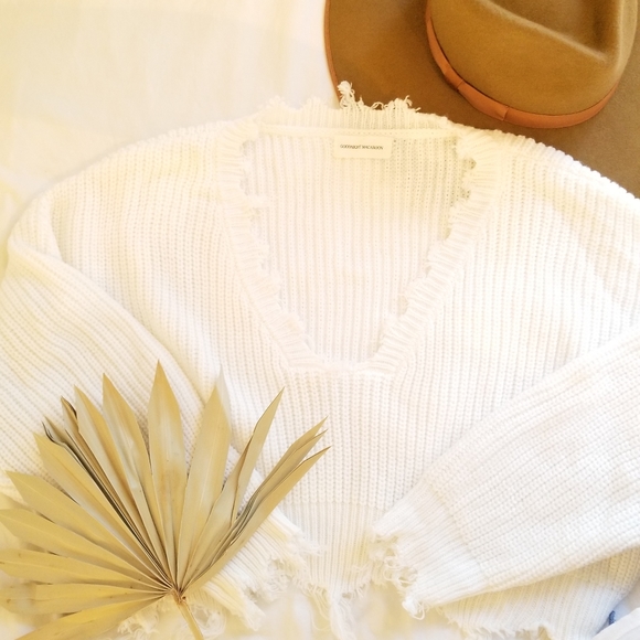 ☁️ Goodnight Macaroon Loose Edges Crop Sweater - Picture 3 of 7